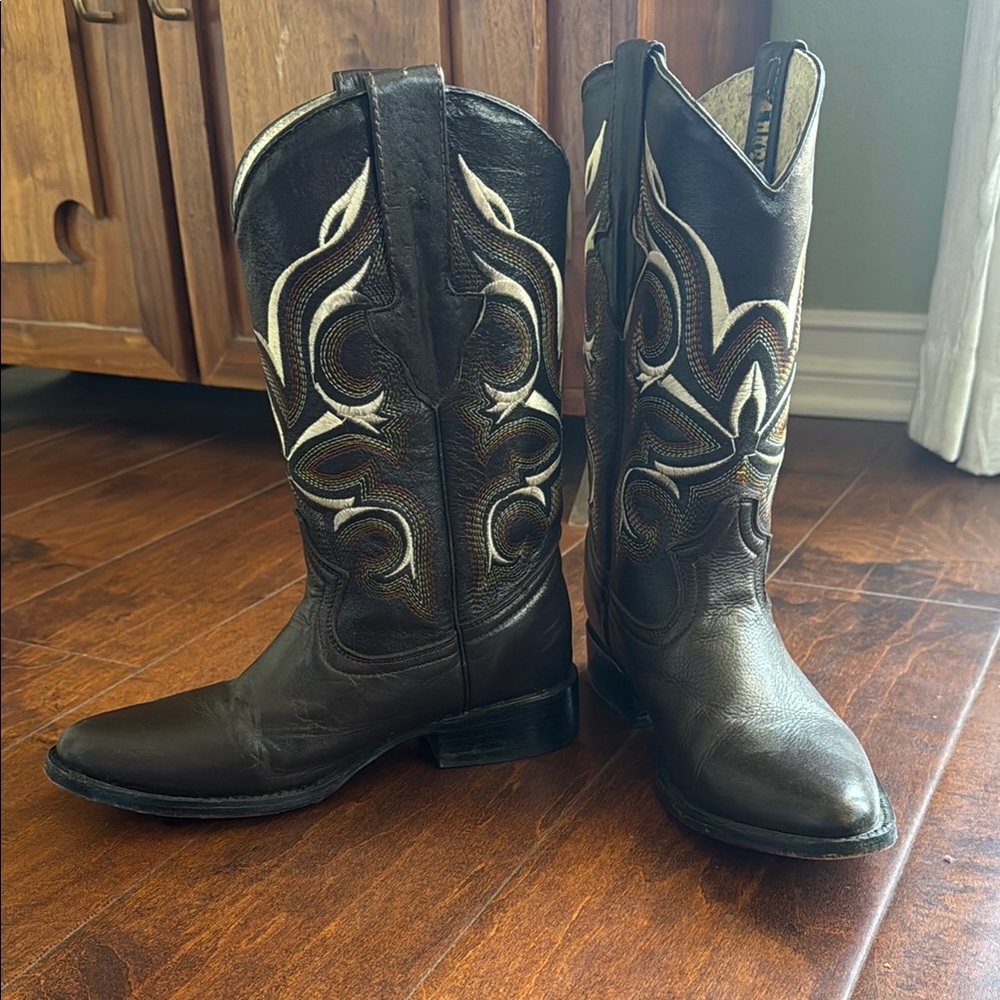 Brown Western Cowboy Boots with Embroidery